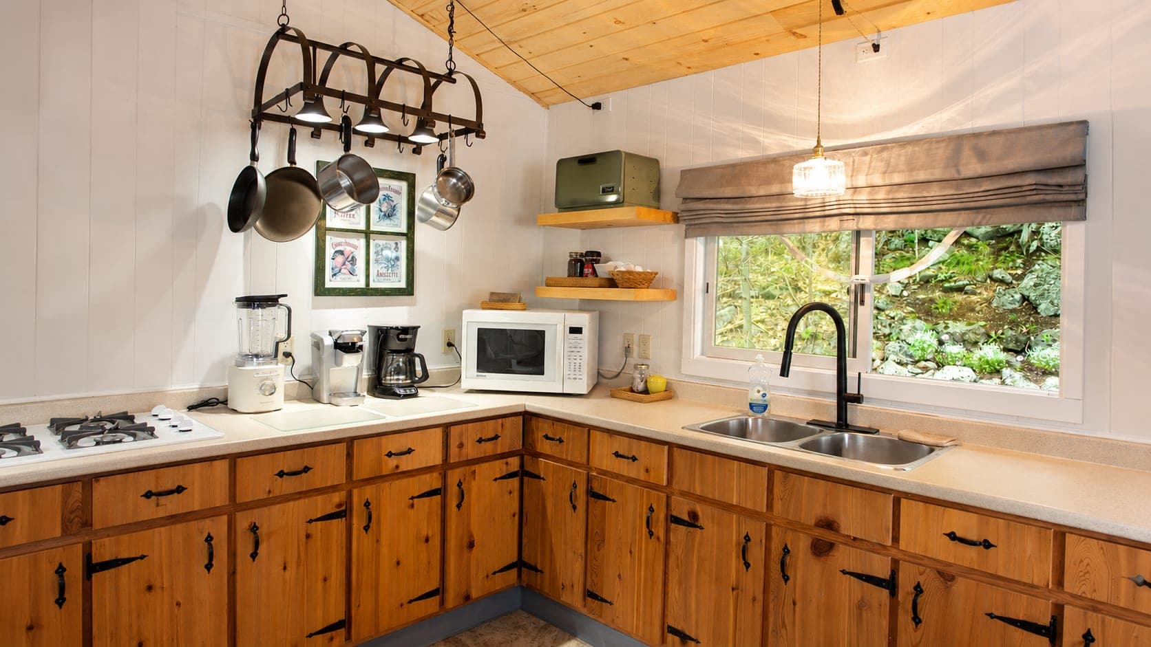 Kitchen and living area 15