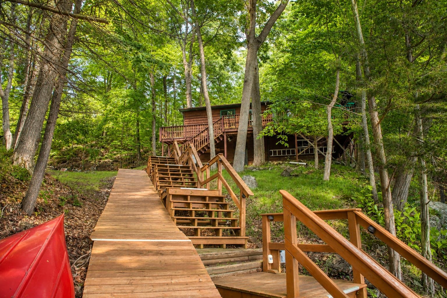 Outdoor cottage and lake view 3