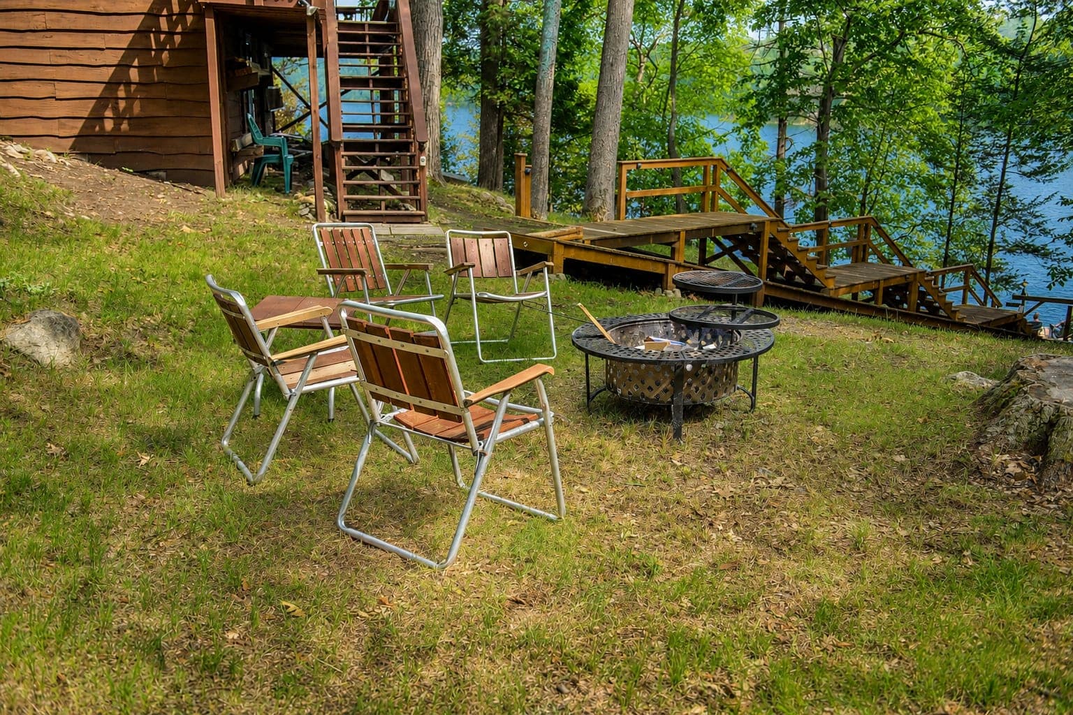 Outdoor cottage and lake view 7