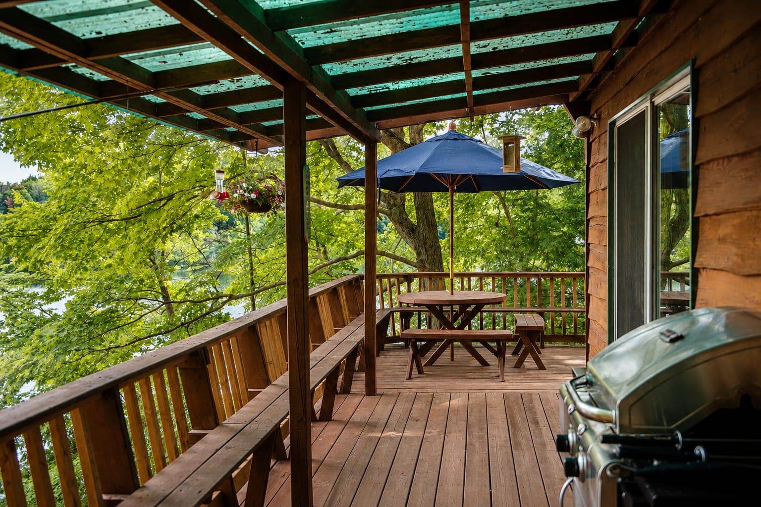 Outdoor cottage and lake view 8