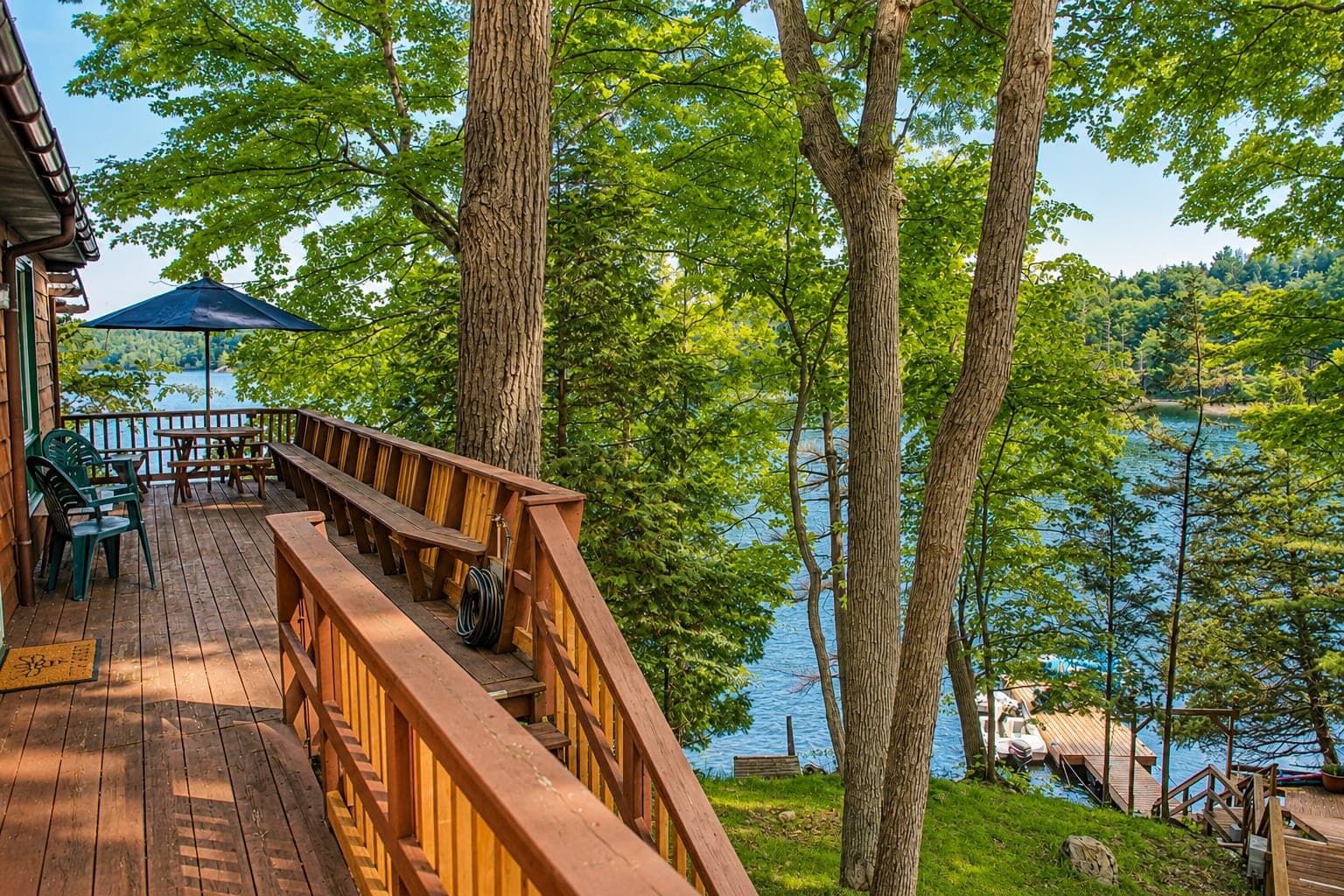 Outdoor cottage and lake view 9
