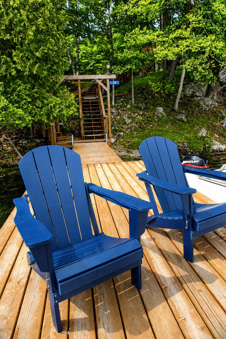 Outdoor cottage and lake view 15
