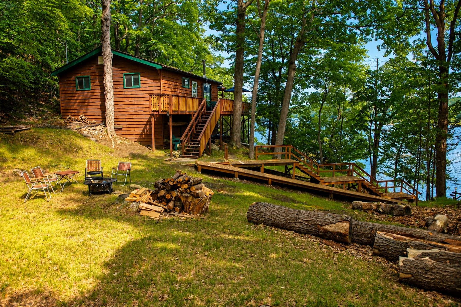 Outdoor cottage and lake view